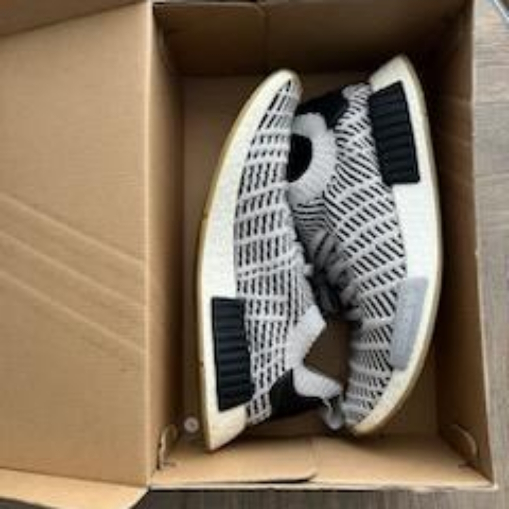 Adidas NMD R1 - Picture 4 of 9